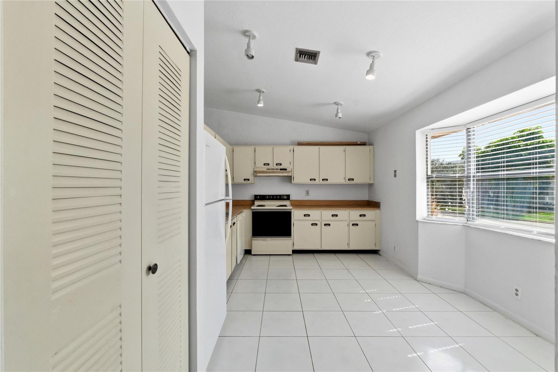 7520 NW 88th Terrace, Tamarac, FL 33321 Photo