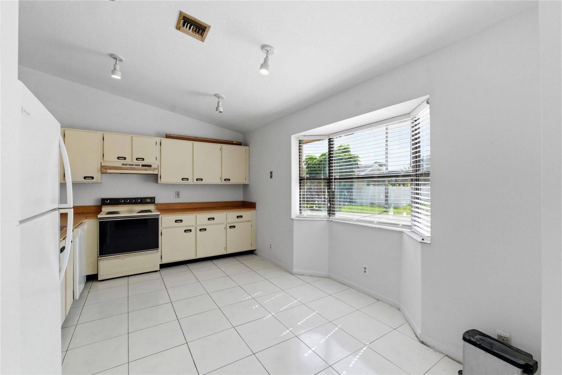 7520 NW 88th Terrace, Tamarac, FL 33321 Photo