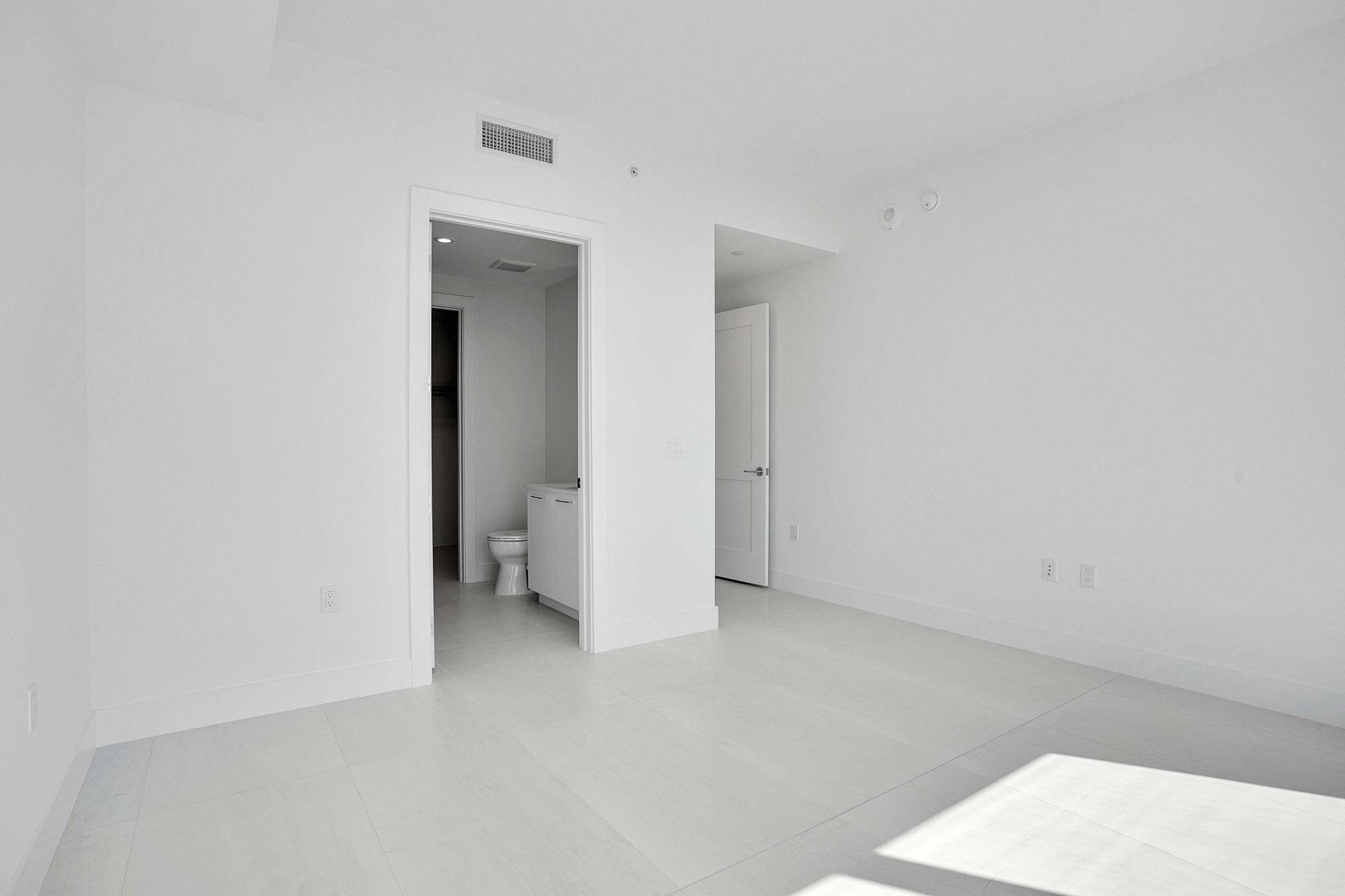 151 N Seabreeze Blv, Unit E-2501, Fort Lauderdale, FL 33304 Photo