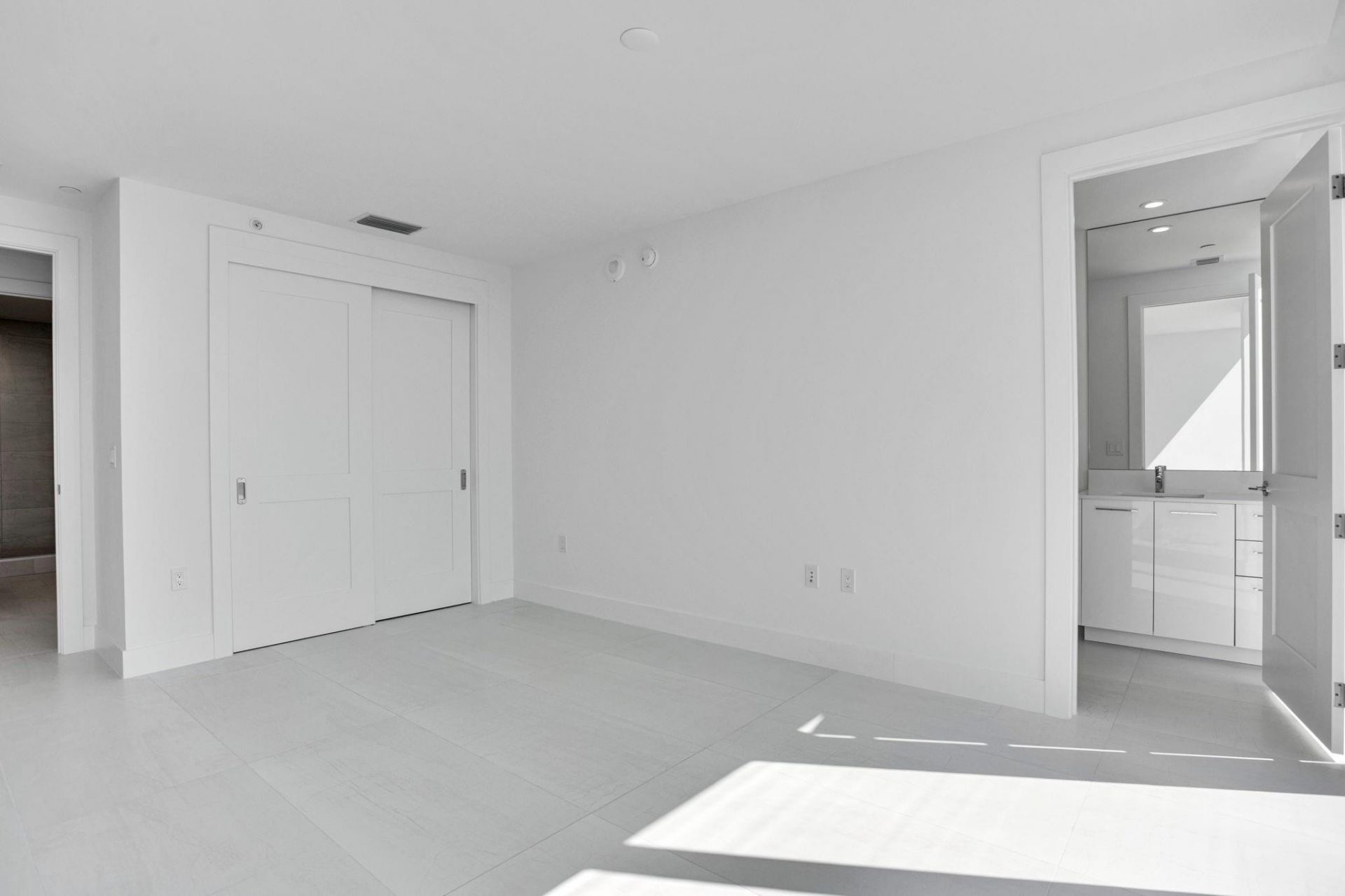 151 N Seabreeze Blv, Unit E-2501, Fort Lauderdale, FL 33304 Photo