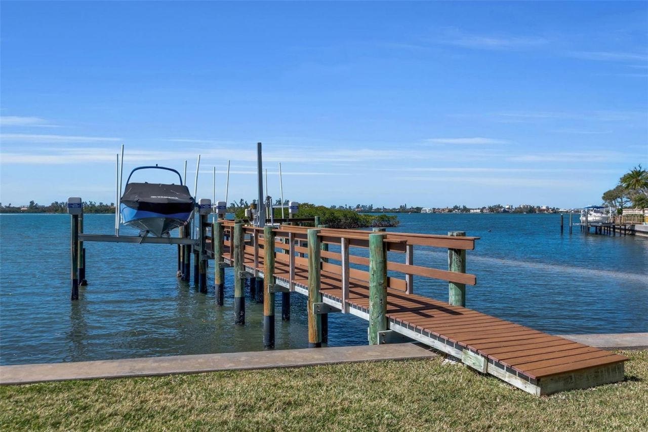 1306 S Lake Shore Drive, Sarasota, FL 34231 Photo