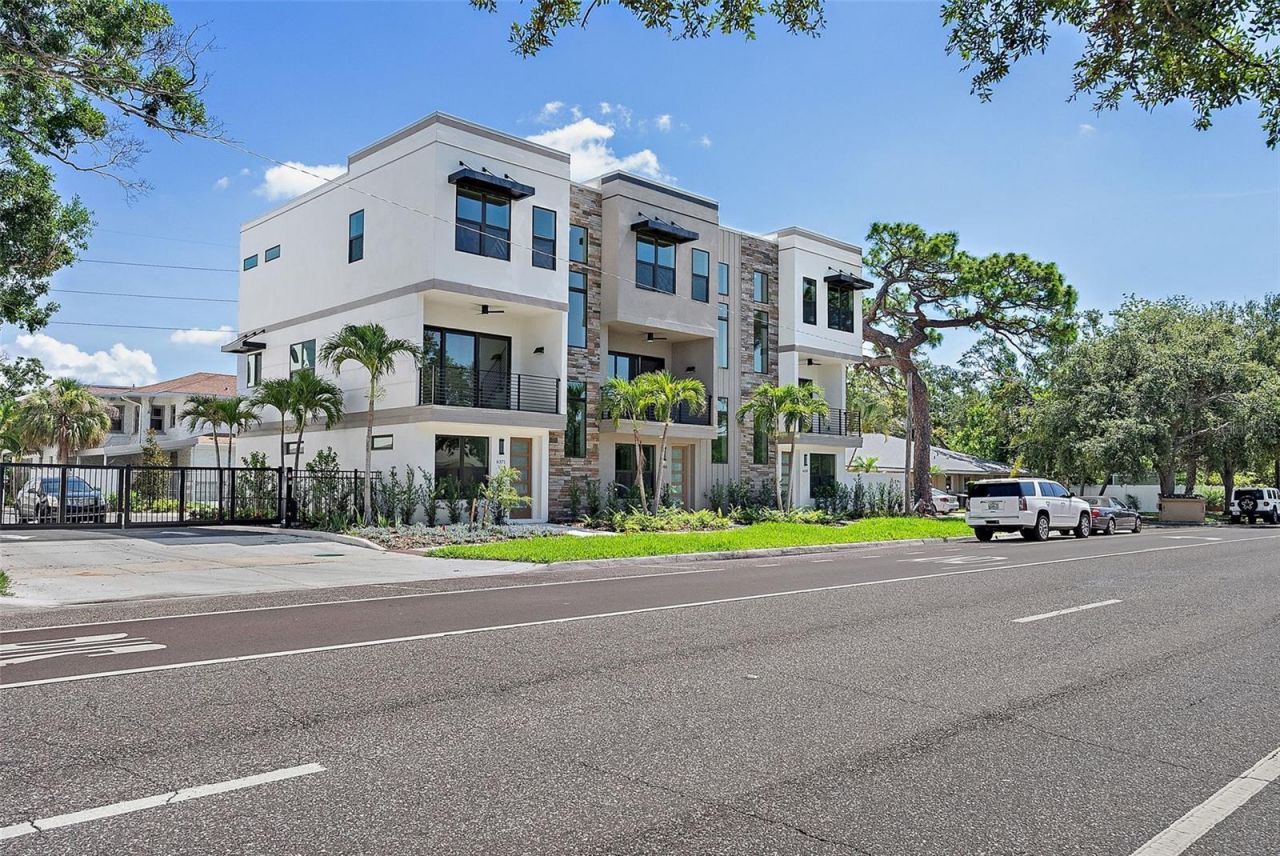 80 64th Street S, Saint Petersburg, FL 33707 Main Photo