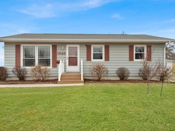 1645 A Avenue , Marion, IA 52302