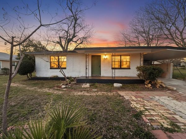 107 Elm Ave, Rockdale, TX 76567