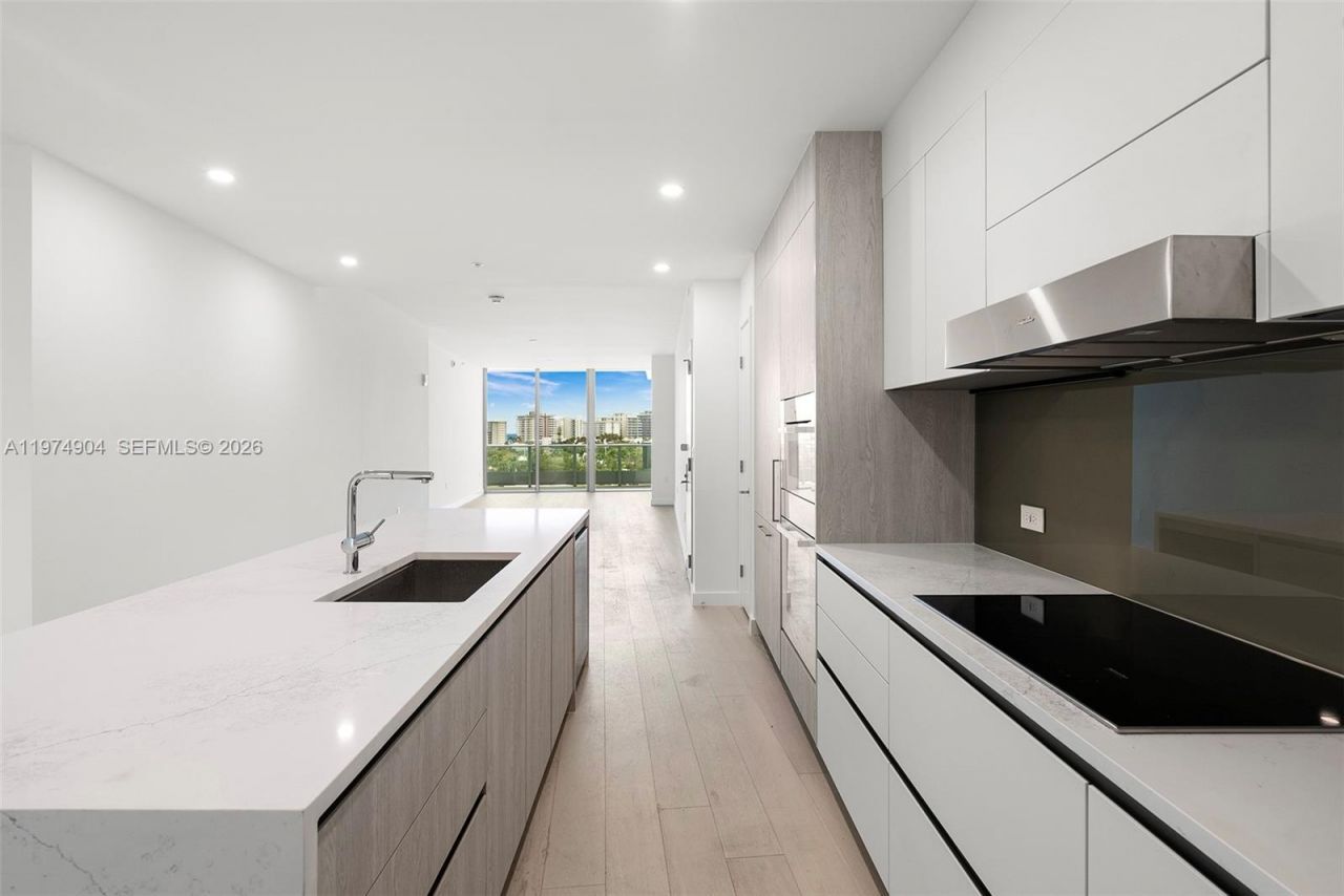 9201 E Bay Harbor Drive, Unit 805, Bay Harbor Islands, FL 33154 Photo