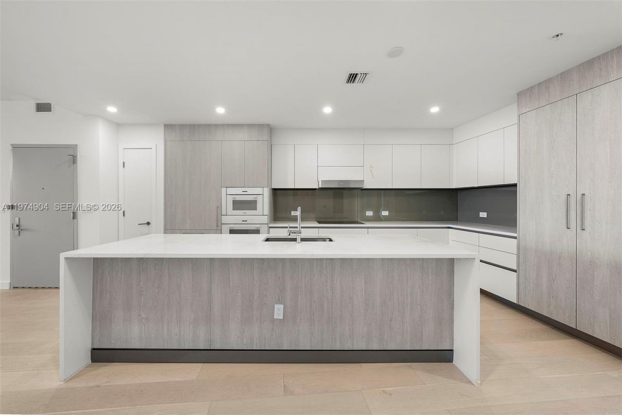 9201 E Bay Harbor Drive, Unit 805, Bay Harbor Islands, FL 33154 Photo