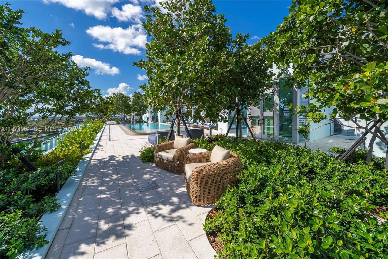 9201 E Bay Harbor Drive, Unit 805, Bay Harbor Islands, FL 33154 Photo