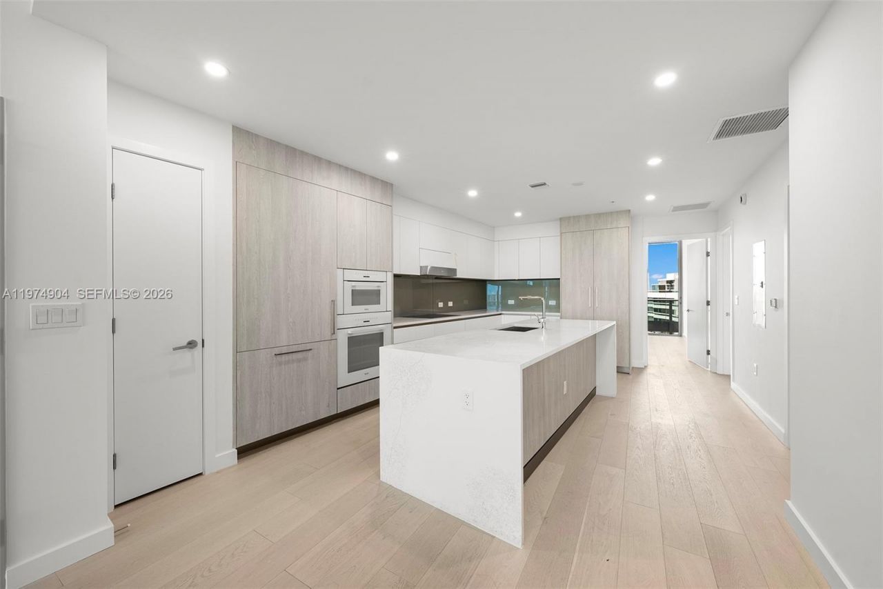 9201 E Bay Harbor Drive, Unit 805, Bay Harbor Islands, FL 33154 Photo