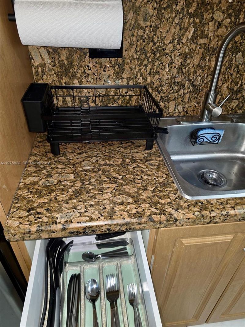19201 Collins Av, Unit 432, Sunny Isles Beach, FL 33160 Photo
