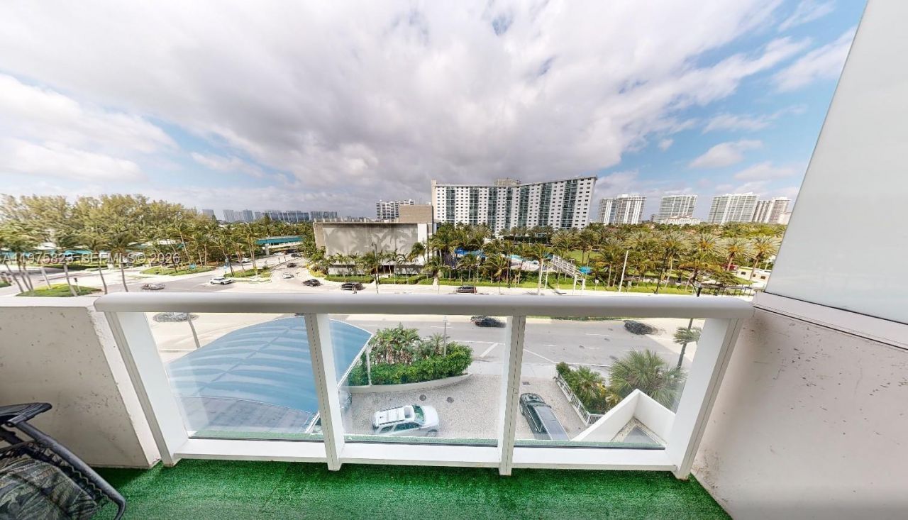 19201 Collins Av, Unit 432, Sunny Isles Beach, FL 33160 Photo