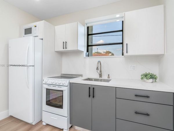 8421 SW 27th Ter , Miami, FL 33155