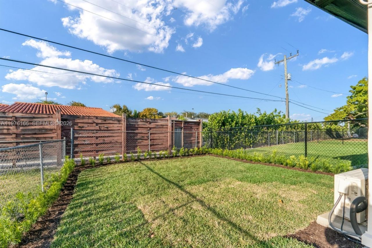 8421 SW 27th Ter, Miami, FL 33155 Photo