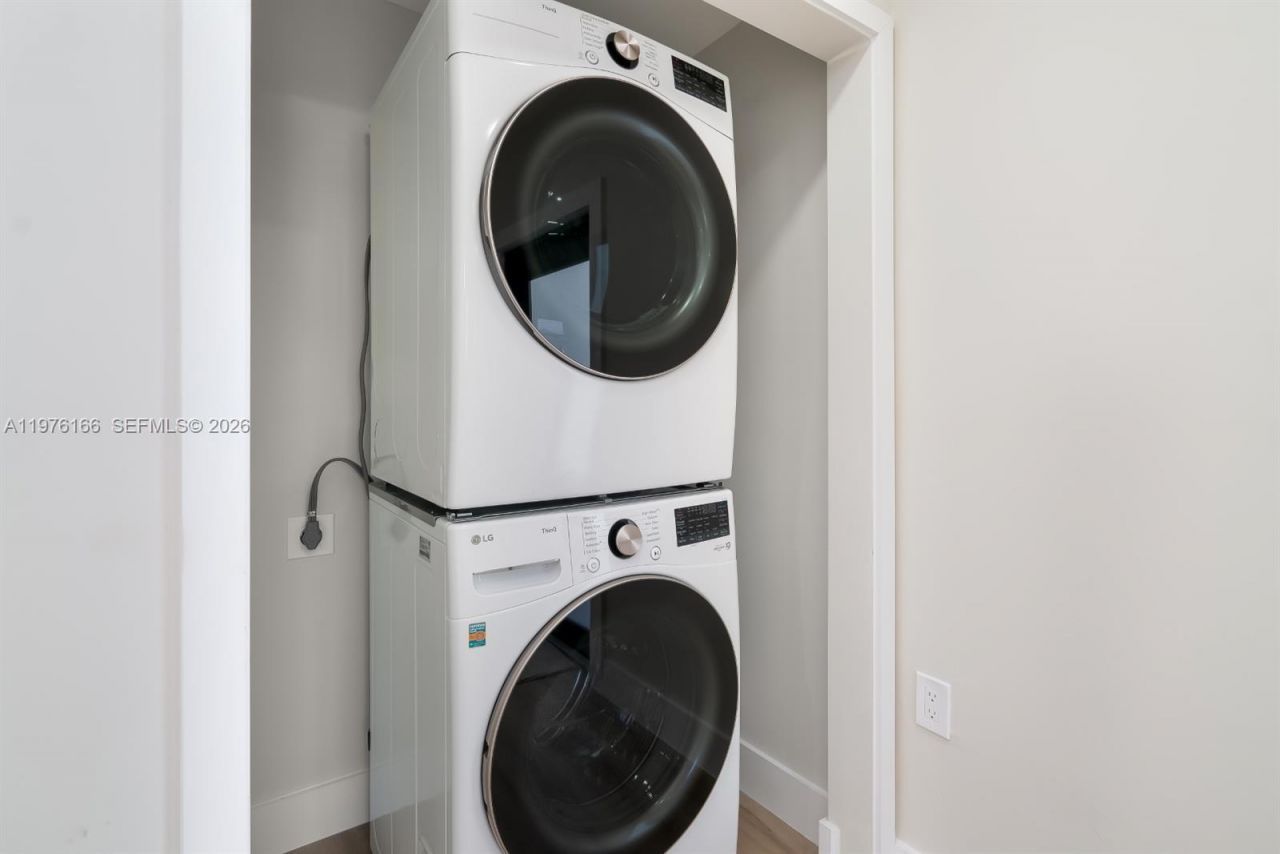 8421 SW 27th Ter, Miami, FL 33155 Photo