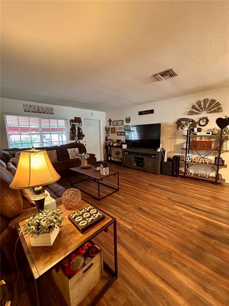 6605 NW 76th St, Tamarac, FL 33321 Photo