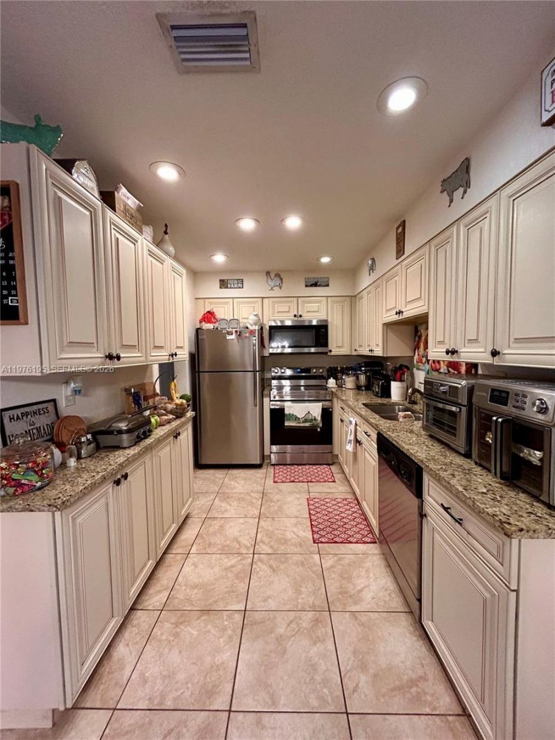 6605 NW 76th St, Tamarac, FL 33321 Photo