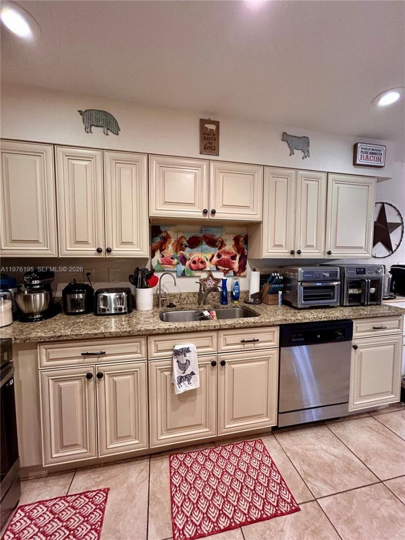 6605 NW 76th St, Tamarac, FL 33321 Photo