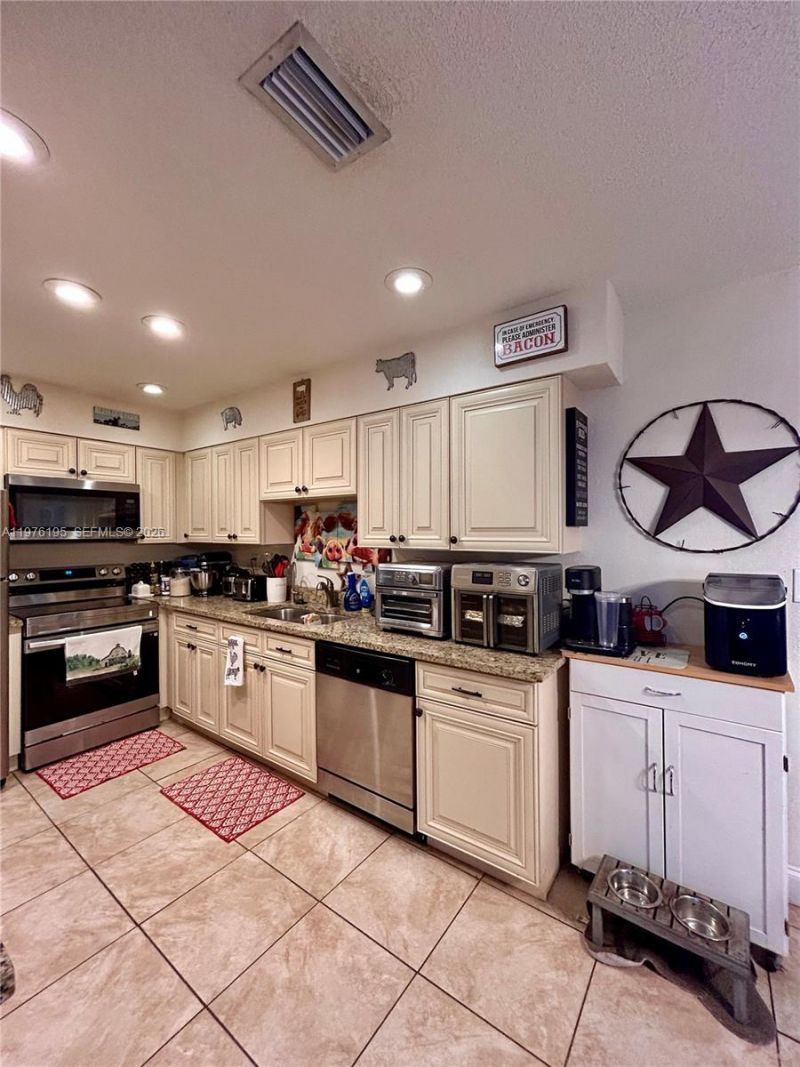 6605 NW 76th St, Tamarac, FL 33321 Photo