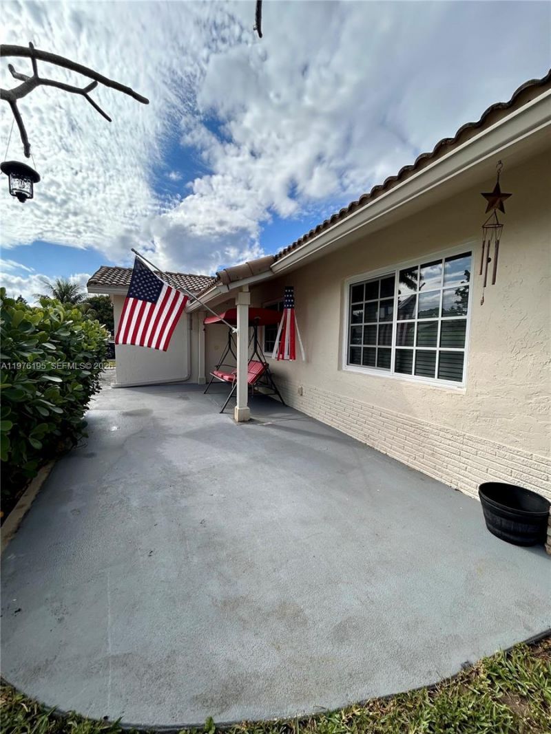 6605 NW 76th St, Tamarac, FL 33321 Photo