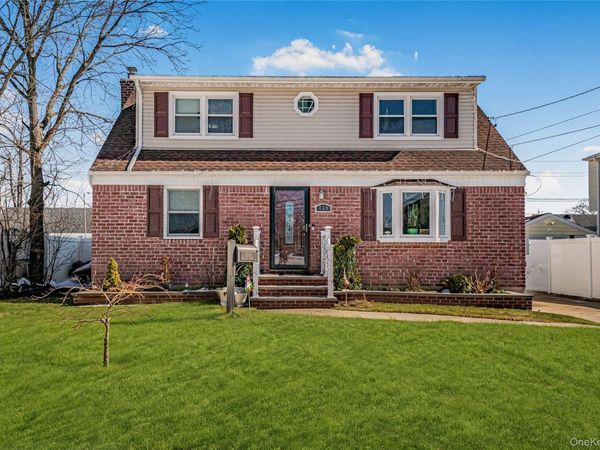 739 N Ascan Street , Elmont, NY 11003