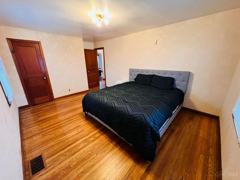 7905 Plainfield Road, Deer Park, OH 45236 Photo 11