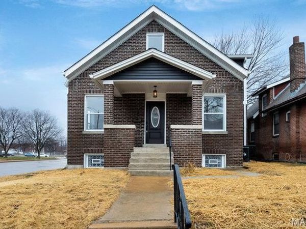 2 Lawn Place, St Louis, MO 63110
