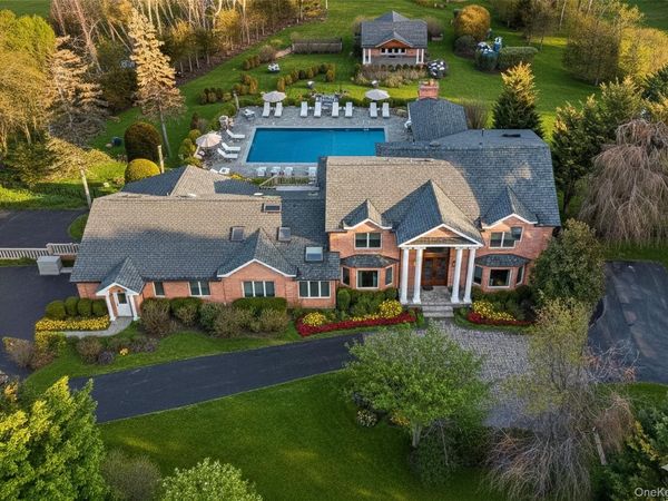 8 Brookville Lane Lane, Brookville, NY 11545