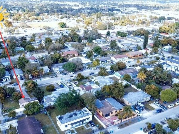 1086 NW 101st St , Miami, FL 33150