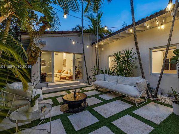 7630 NE 8th Ave , Miami, FL 33138