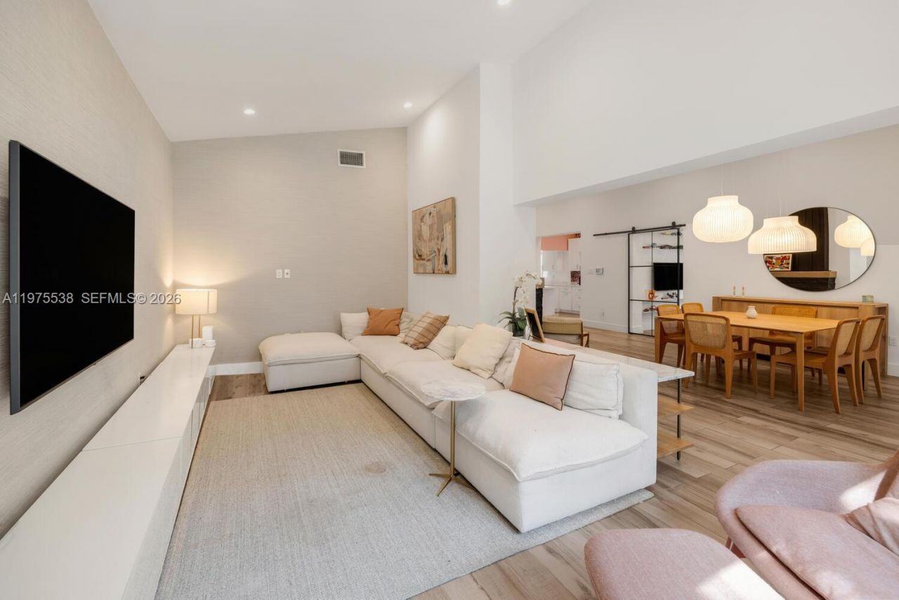 7630 NE 8th Ave , Miami, FL 33138 Photo