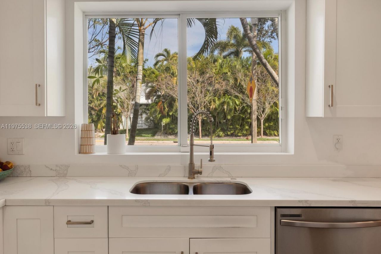 7630 NE 8th Ave , Miami, FL 33138 Photo