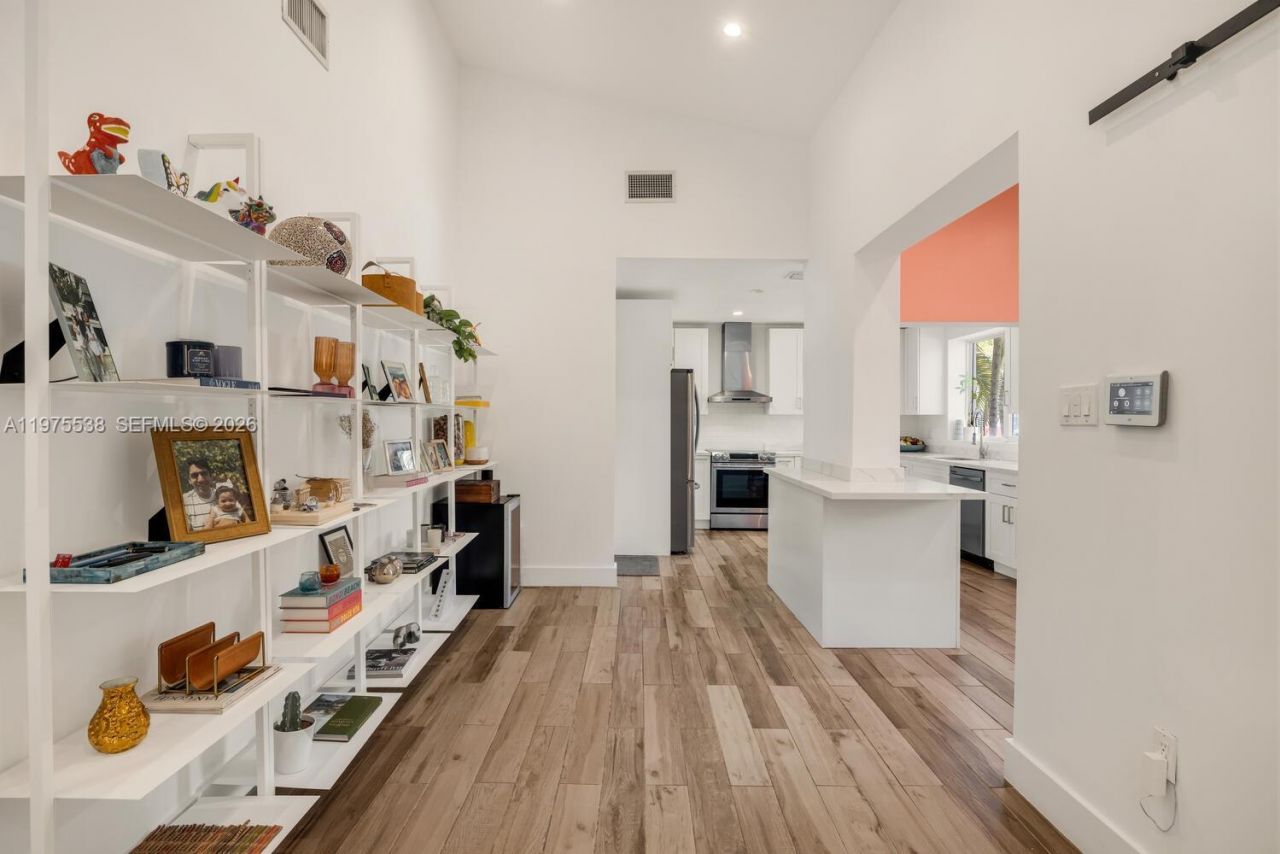 7630 NE 8th Ave , Miami, FL 33138 Photo