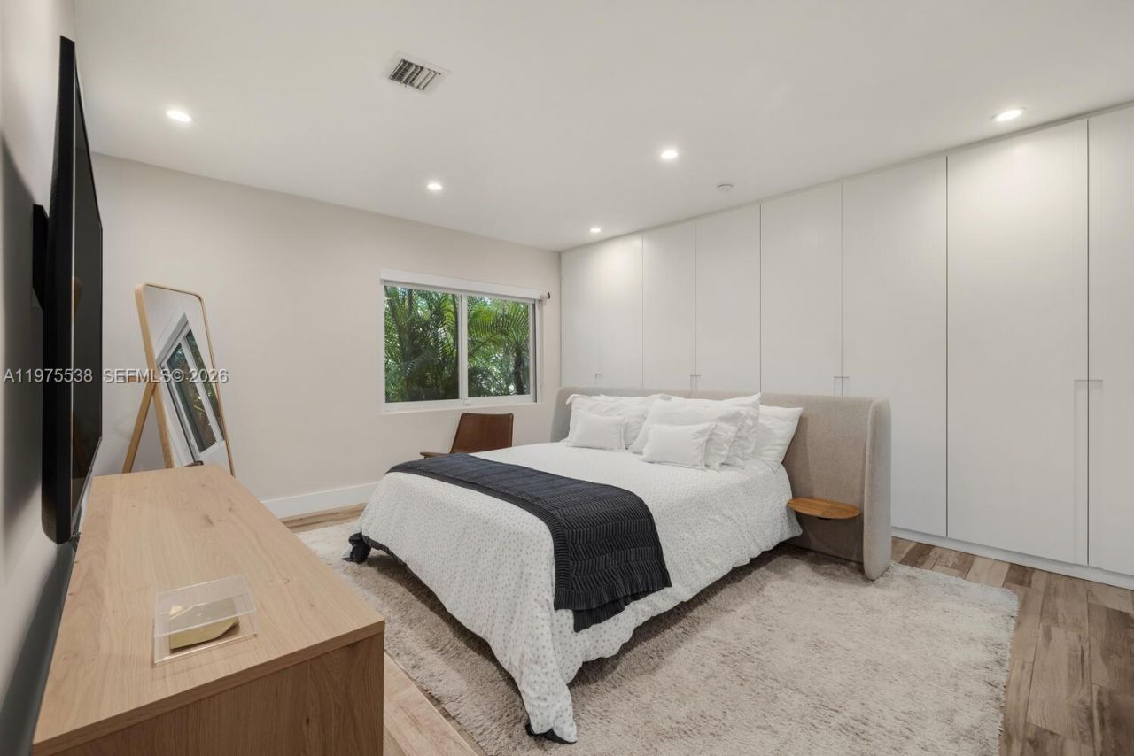 7630 NE 8th Ave , Miami, FL 33138 Photo