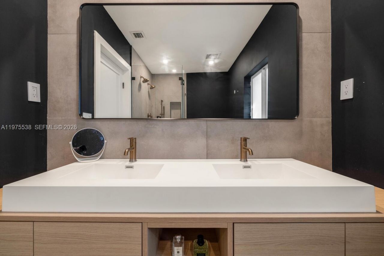 7630 NE 8th Ave , Miami, FL 33138 Photo