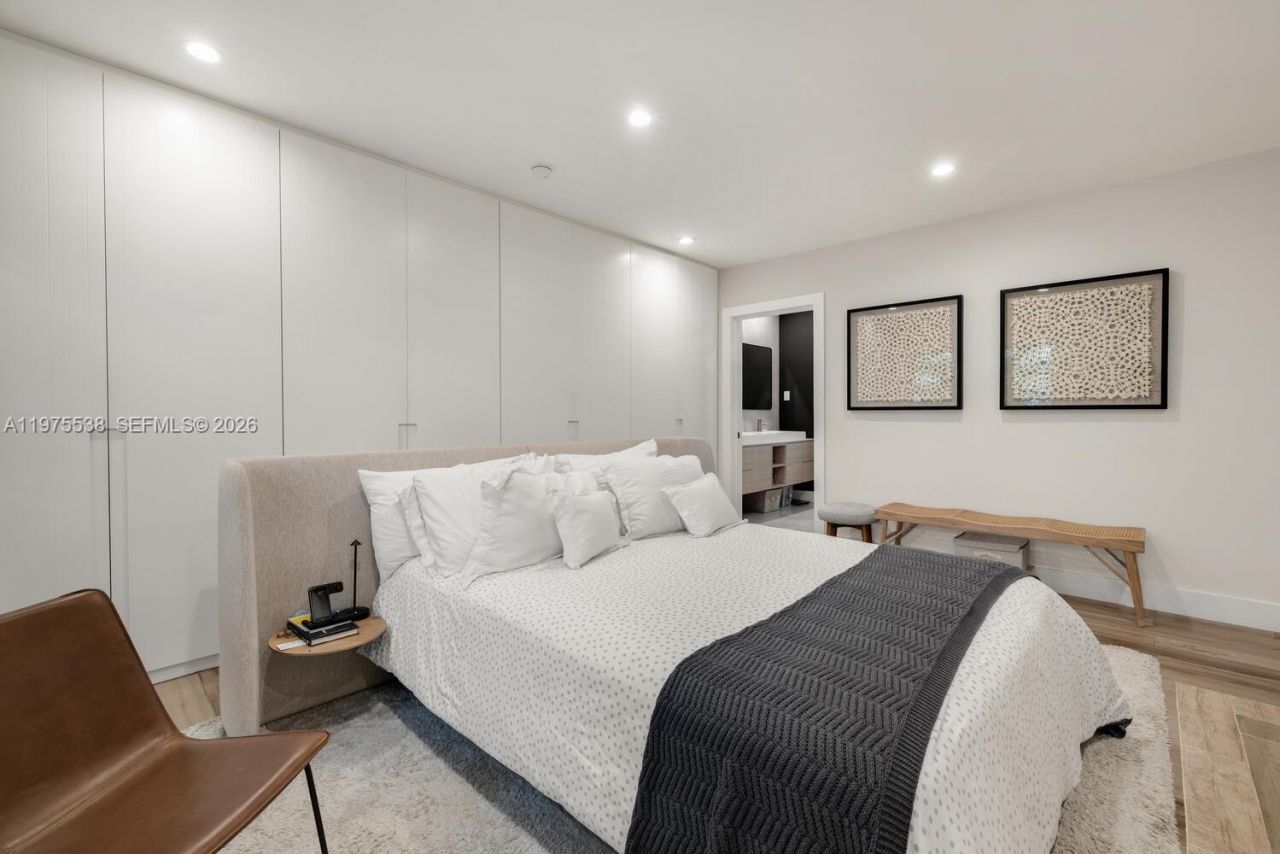 7630 NE 8th Ave , Miami, FL 33138 Photo