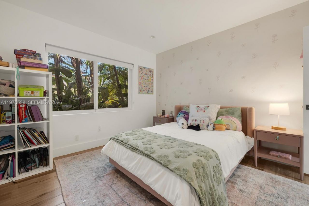 7630 NE 8th Ave , Miami, FL 33138 Photo