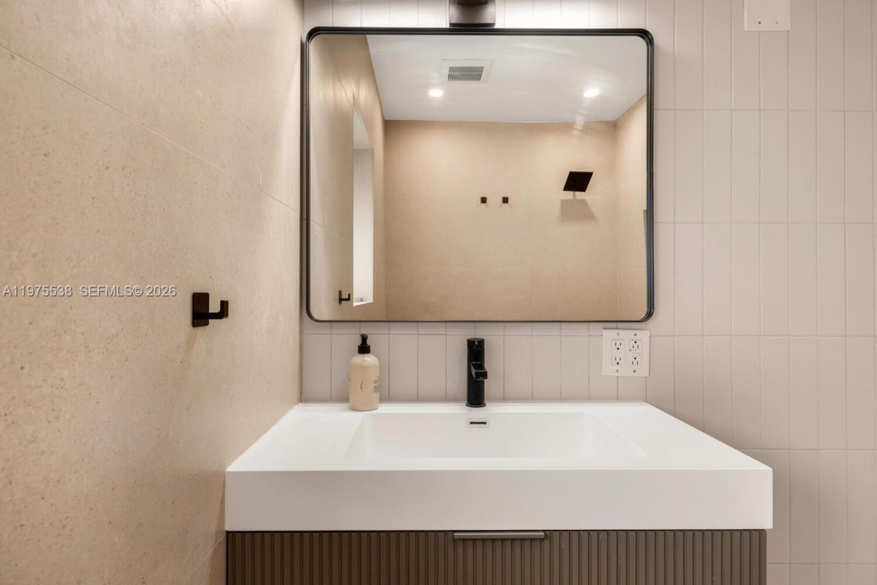 7630 NE 8th Ave , Miami, FL 33138 Photo