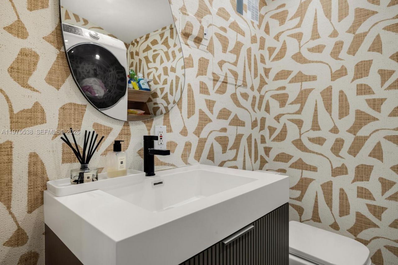 7630 NE 8th Ave , Miami, FL 33138 Photo