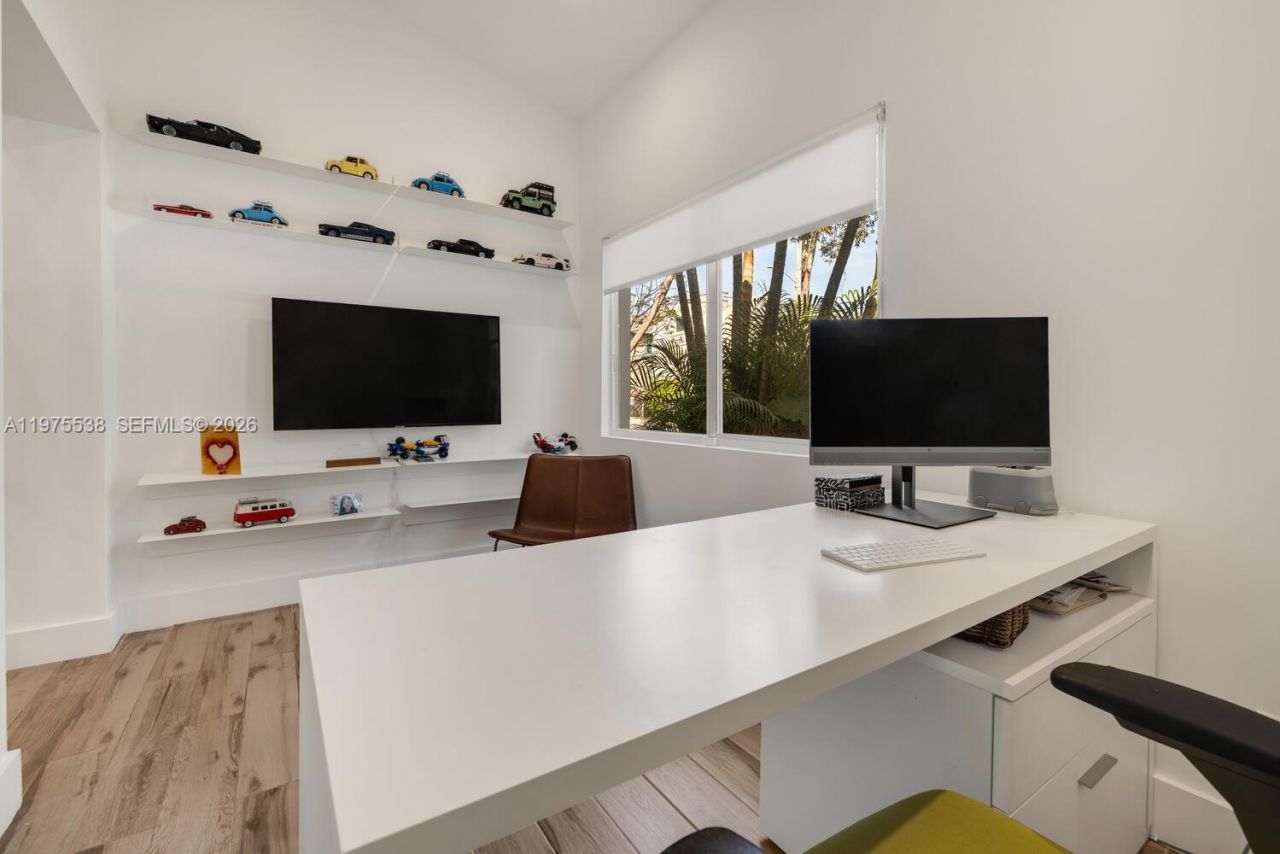 7630 NE 8th Ave , Miami, FL 33138 Photo