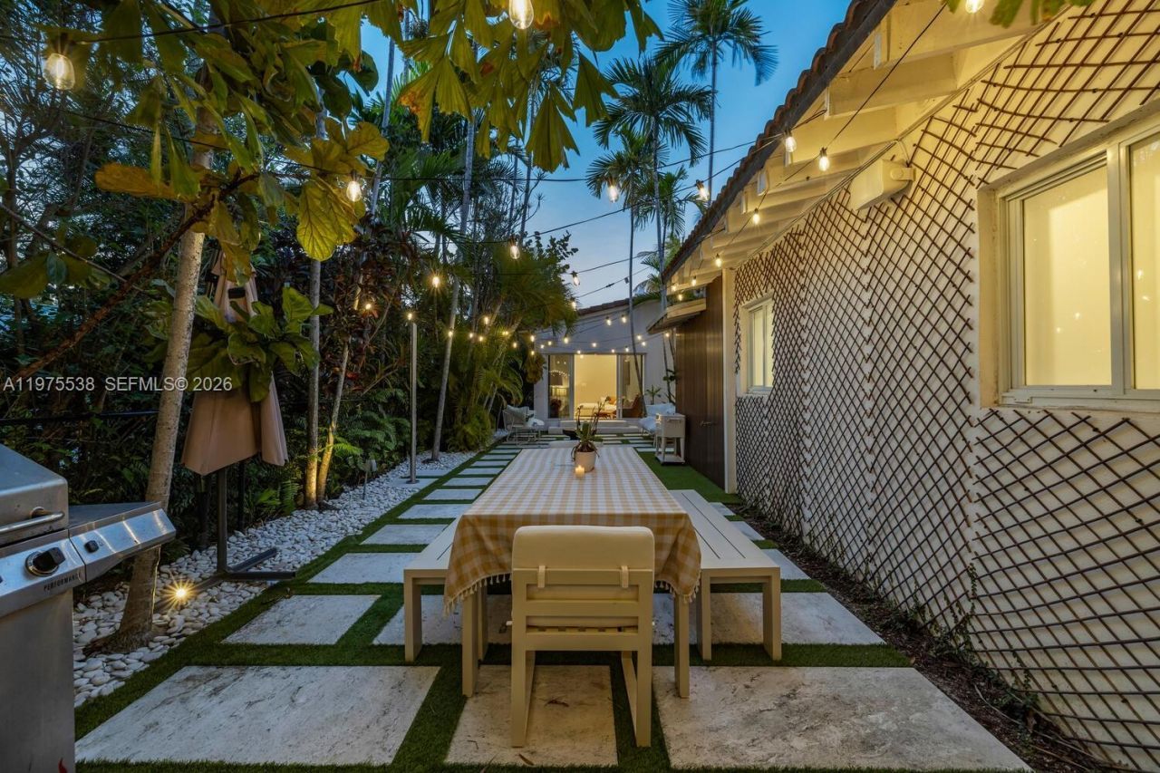 7630 NE 8th Ave , Miami, FL 33138 Photo