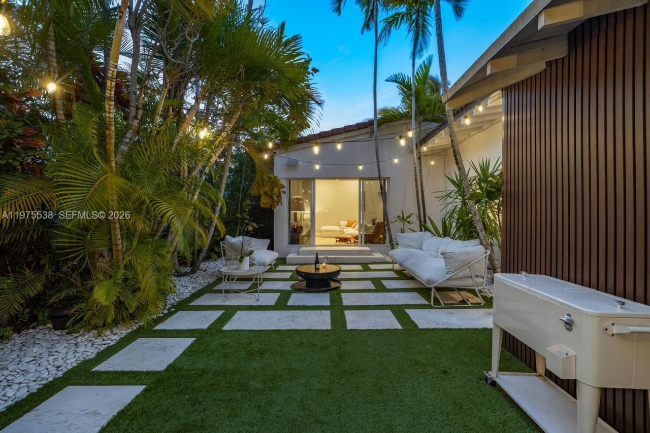 7630 NE 8th Ave , Miami, FL 33138 Photo