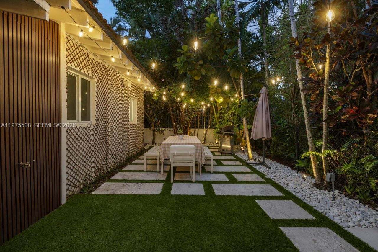 7630 NE 8th Ave , Miami, FL 33138 Photo