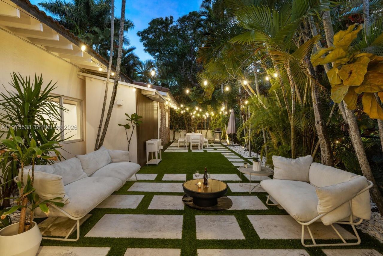 7630 NE 8th Ave , Miami, FL 33138 Photo