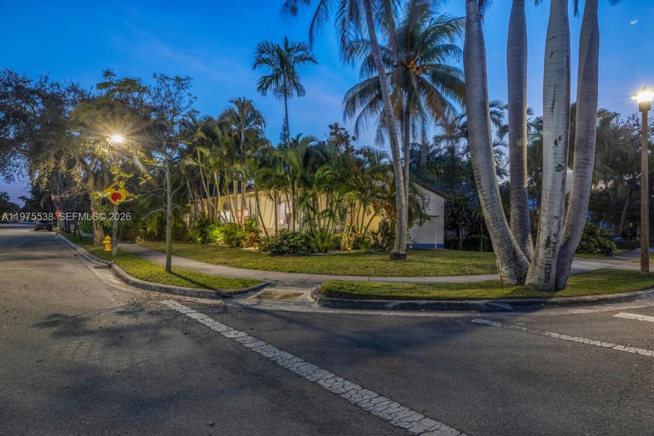 7630 NE 8th Ave , Miami, FL 33138 Photo