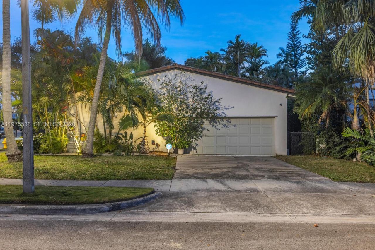 7630 NE 8th Ave , Miami, FL 33138 Photo