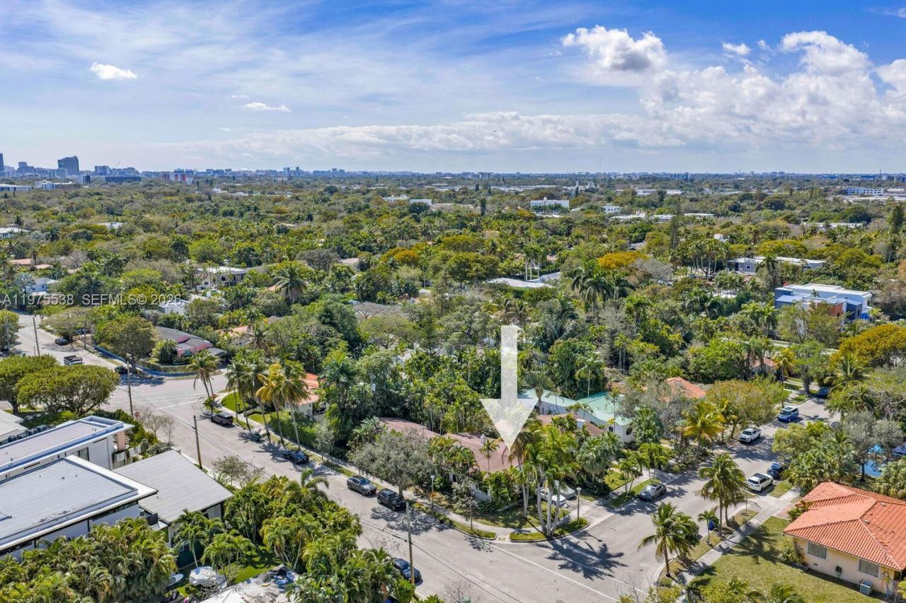 7630 NE 8th Ave , Miami, FL 33138 Photo