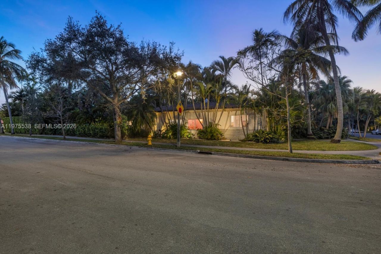 7630 NE 8th Ave , Miami, FL 33138 Photo