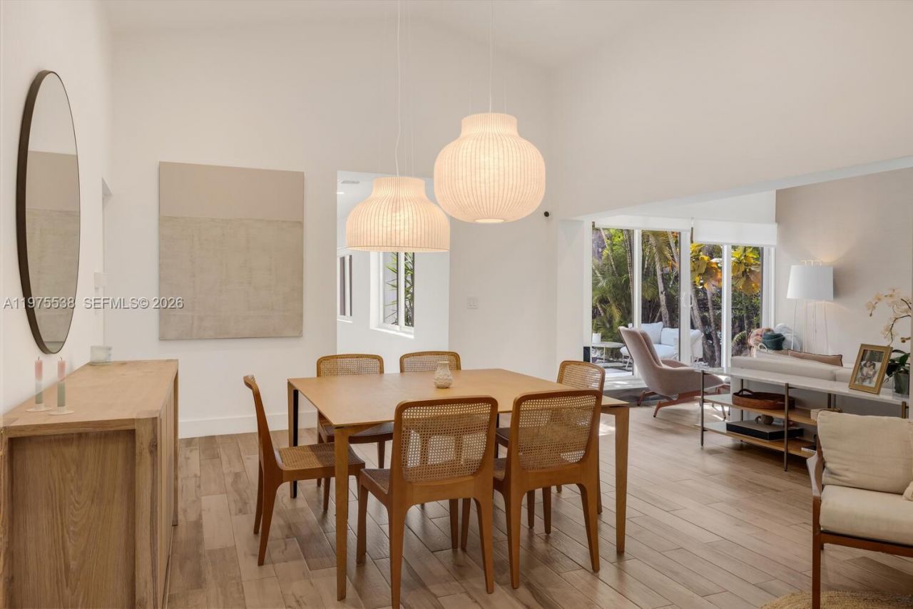 7630 NE 8th Ave , Miami, FL 33138 Photo