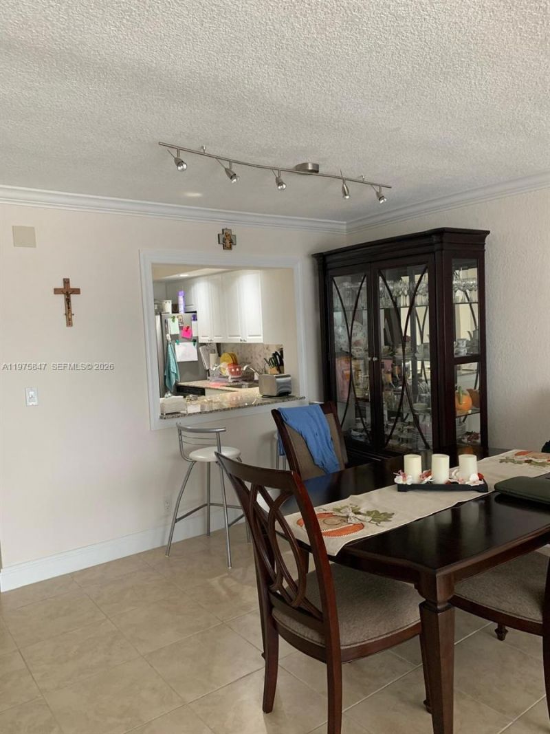 329 SE 3rd St, Unit 305S, Hallandale Beach, FL 33009 Photo