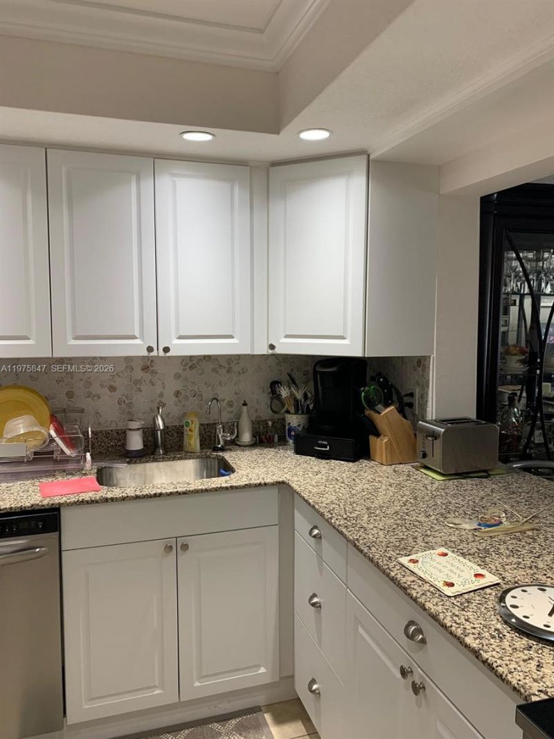 329 SE 3rd St, Unit 305S, Hallandale Beach, FL 33009 Photo