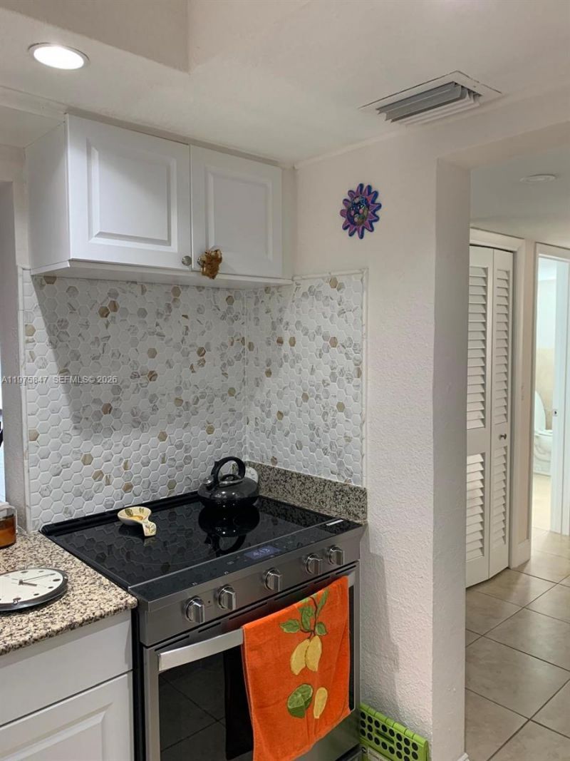 329 SE 3rd St, Unit 305S, Hallandale Beach, FL 33009 Photo